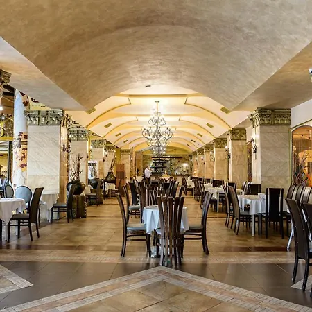 מלון Imperial Palace 4*