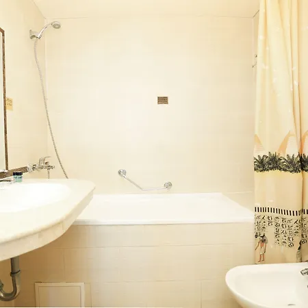 Imperial Palace 4*