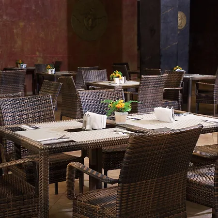 Imperial Palace מלון